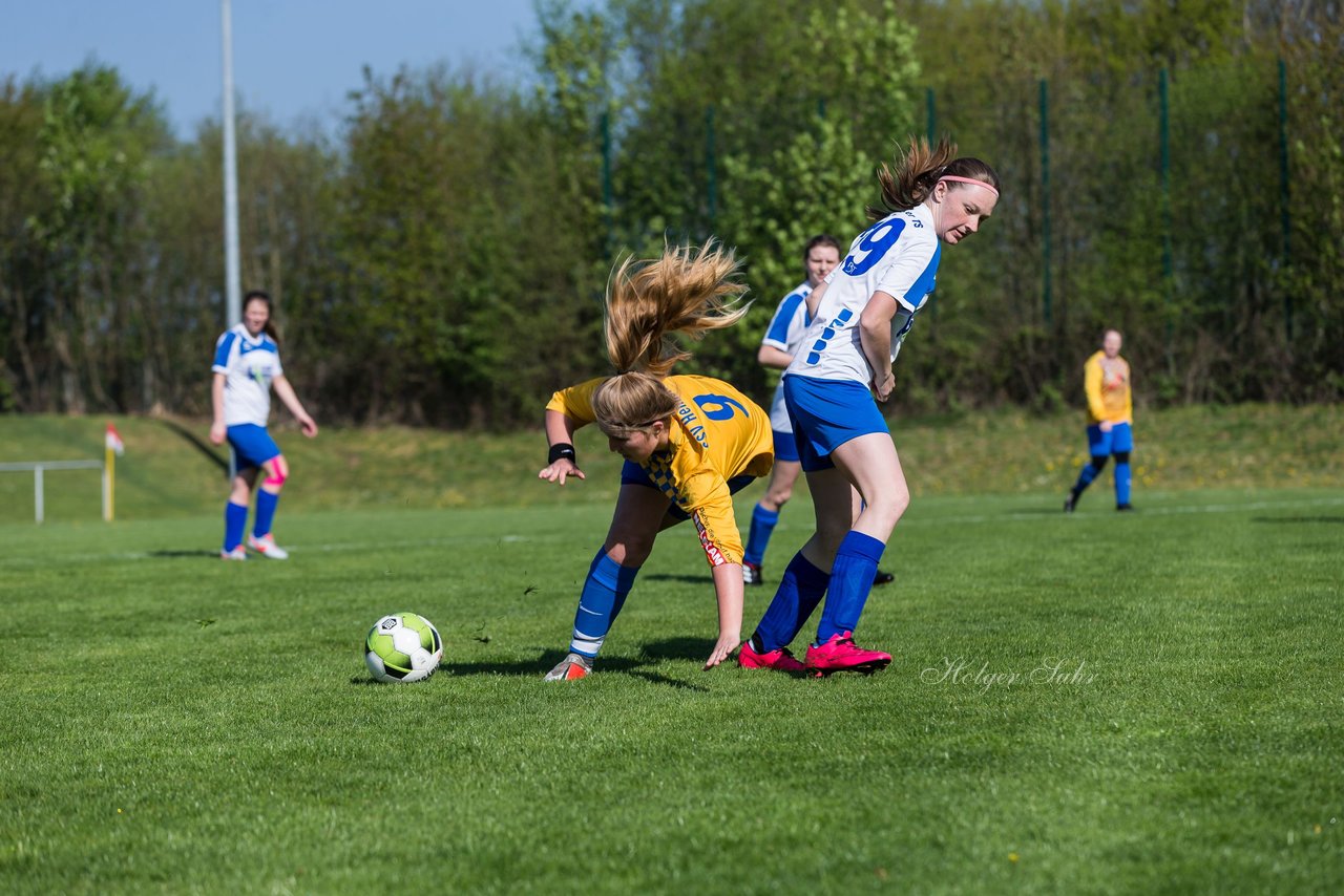 Bild 51 - B-Juniorinnen Bramstedter TS - SSV Hennstedt : Ergebnis: 3:7